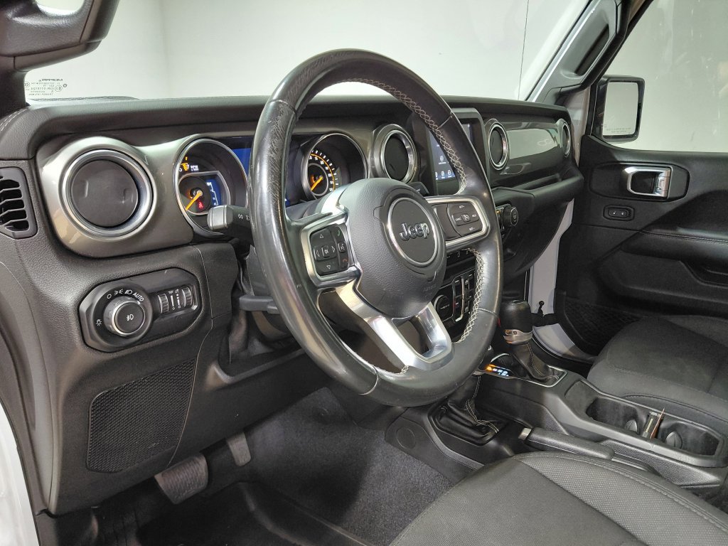 Used 2019 Jeep Wrangler Unlimited Sahara AWD/4WD image 22