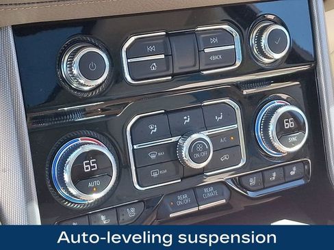Used 2022 GMC Yukon Denali AWD/4WD image 14
