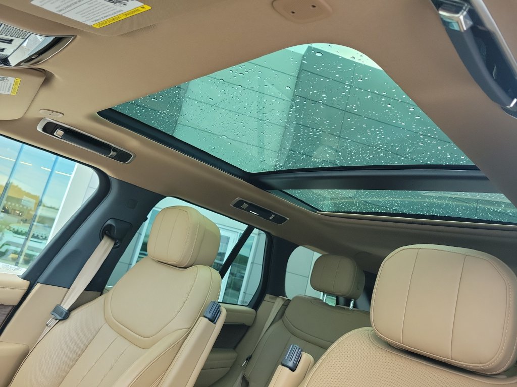 Certified 2025 Land Rover Range Rover SE AWD/4WD image 28
