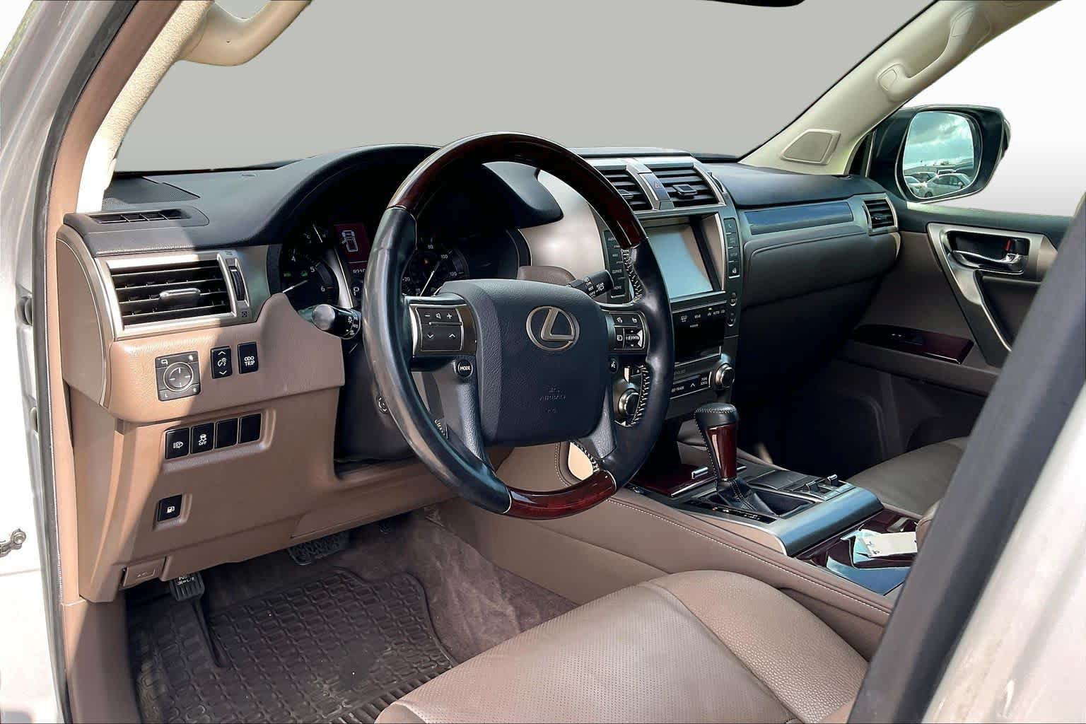 Used 2018 Lexus GX 460 Premium w/ Premium Package AWD/4WD image 17