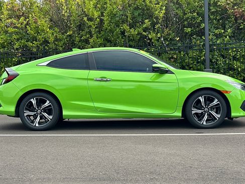 Used 2018 Honda Civic Touring image 3
