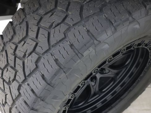 Used 2022 Ford F150 Raptor w/ Raptor 37 Performance Package AWD/4WD image 14