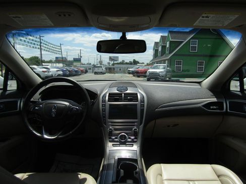 Used 2017 Lincoln MKZ Premiere FWD image 13