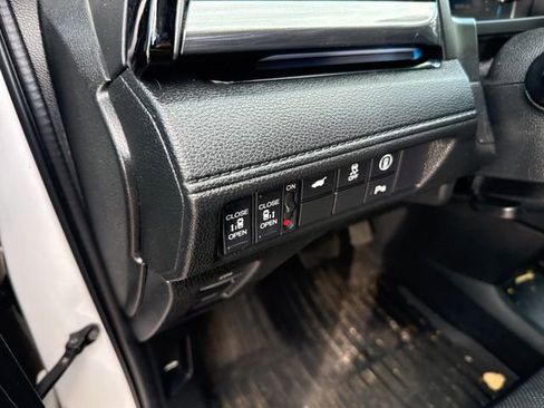 Used 2024 Honda Odyssey Elite image 17