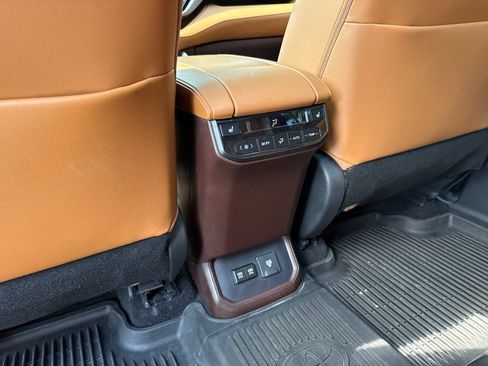 Used 2021 Toyota Highlander Platinum AWD/4WD image 24