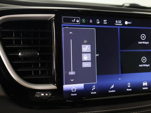 Used 2022 Chrysler Pacifica Touring-L FWD image 7