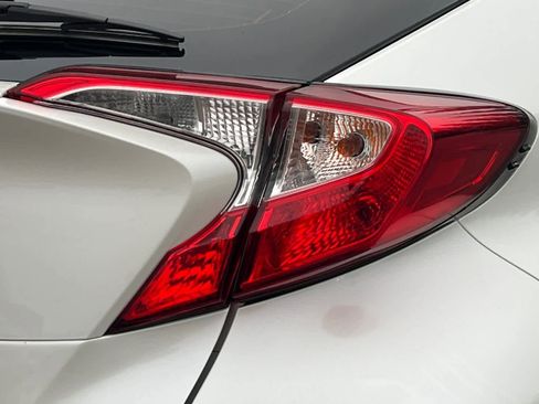 Used 2018 Toyota C-HR XLE image 33