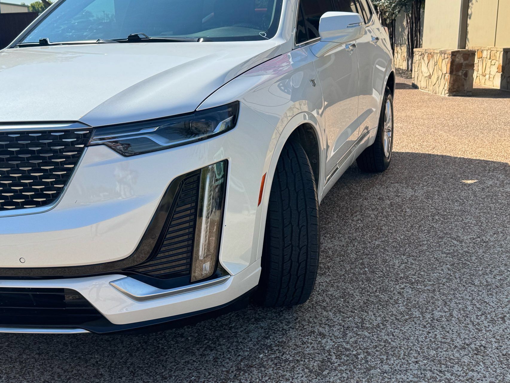 Used 2025 Cadillac XT6 Luxury FWD image 3