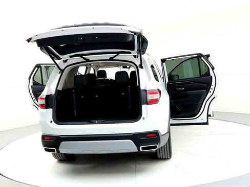 Used 2023 Honda Pilot Touring image 11