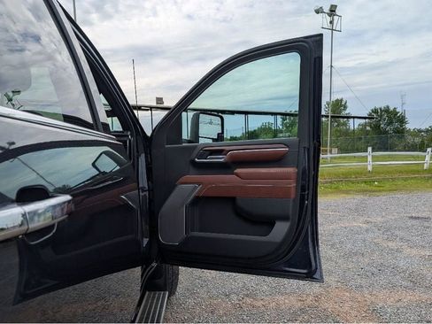 Used 2024 GMC Sierra 3500 Denali Ultimate AWD/4WD image 14