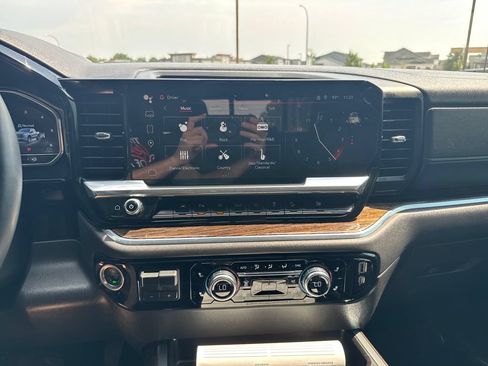 Used 2023 GMC Sierra 1500 Elevation w/ Elevation Premium Package AWD/4WD image 17