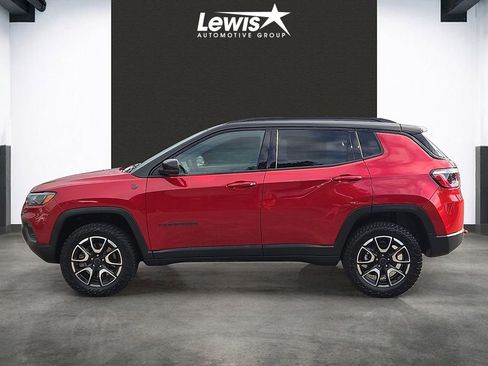 Used 2025 Jeep Compass Trailhawk w/ Sun & Sound Group AWD/4WD image 2