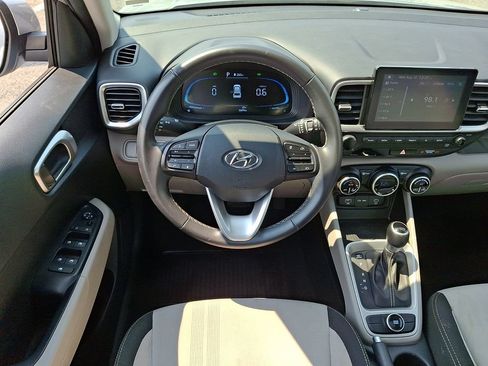 Certified 2025 Hyundai Venue SEL FWD image 12