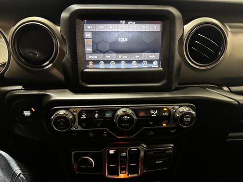 Used 2022 Jeep Wrangler Unlimited Sport AWD/4WD image 15