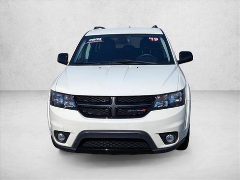 Used 2019 Dodge Journey SE image 2