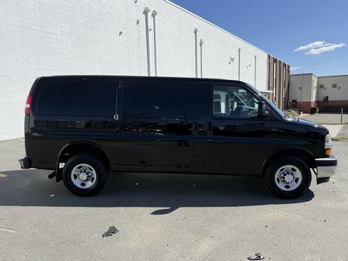 Used 2018 Chevrolet Express 2500 w/ Driver Convenience Package image 6