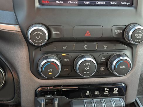 Used 2021 RAM 1500 Big Horn AWD/4WD image 25