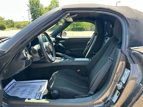 Used 2017 FIAT 124 Spider Classica RWD image 9