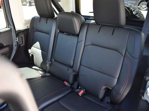 Used 2024 Jeep Wrangler Unlimited Rubicon w/ Convenience Group AWD/4WD image 20