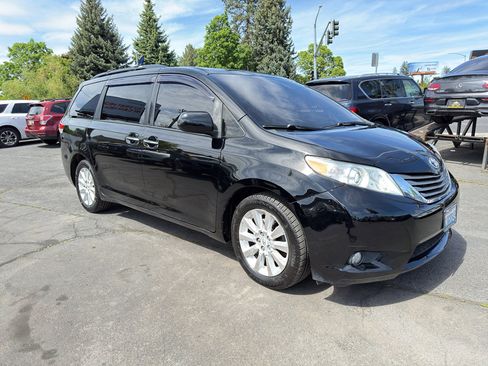 Used 2012 Toyota Sienna XLE w/ XLE Navigation Pkg AWD/4WD image 10