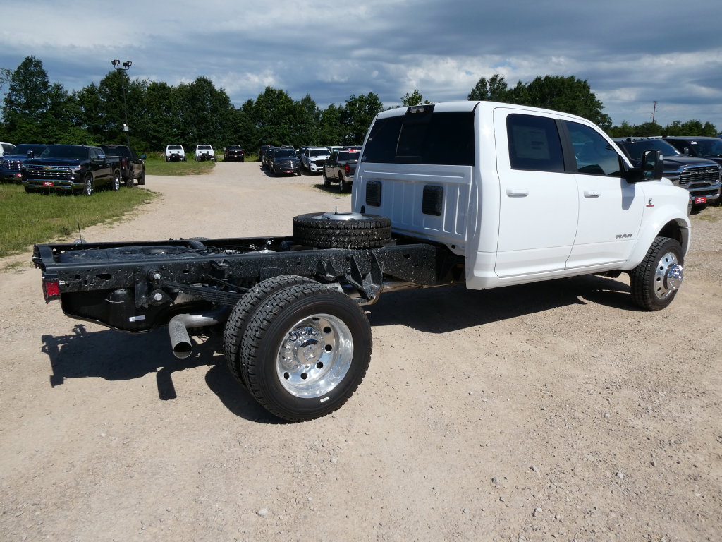 New 2026 RAM 4500 4x4 Crew Cab DRW w/ Laramie Trim Package image 5