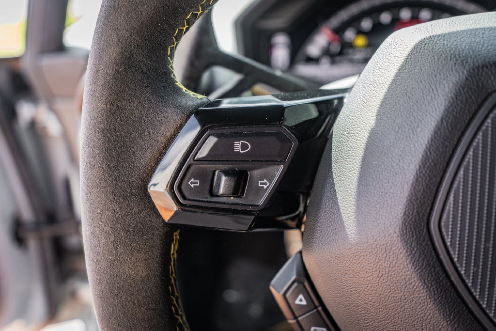 Used 2020 Lamborghini Huracan EVO RWD image 23