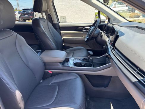 Used 2026 Kia Carnival FWD image 39