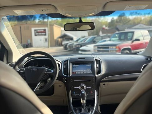 Used 2018 Ford Edge Titanium w/ Equipment Group 301A FWD image 17