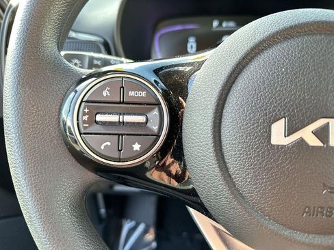 Used 2025 Kia Soul S FWD image 30