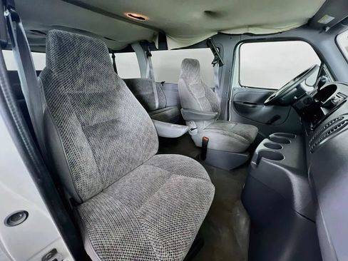 Used 2000 Dodge B3500 RWD image 25