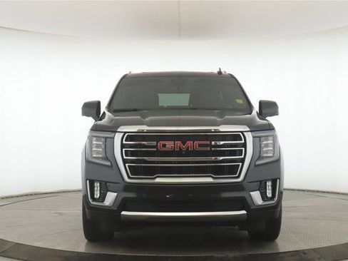 Used 2023 GMC Yukon SLT w/ SLT Premium Package image 12