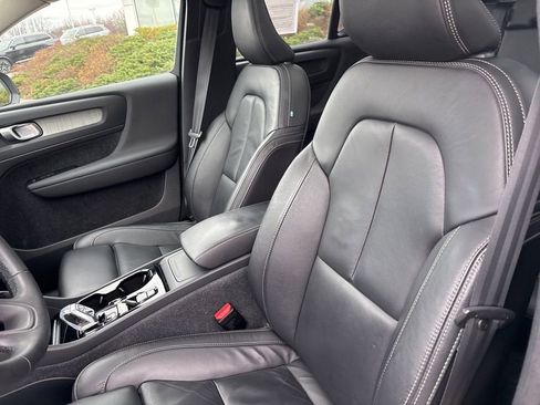 Used 2023 Volvo XC40 B5 Plus w/ Protection Package Premier AWD/4WD image 17