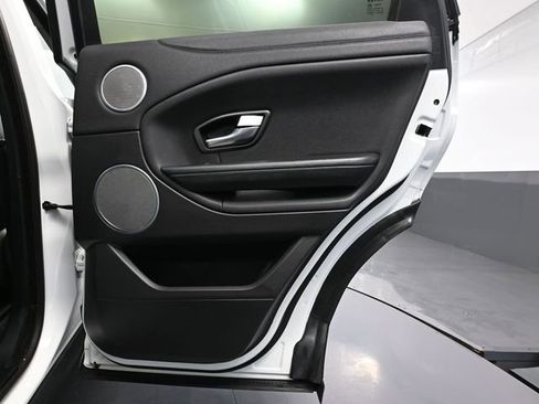 Used 2017 Land Rover Range Rover Evoque SE image 39