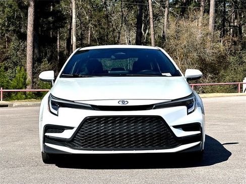 Used 2024 Toyota Corolla SE image 3