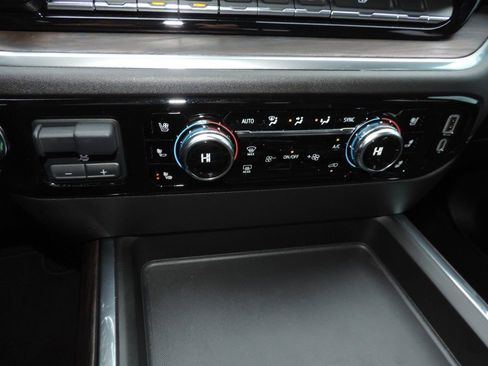 Used 2025 GMC Sierra 2500 SLT w/ SLT Convenience Package image 27