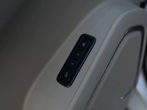 Used 2015 GMC Yukon XL Denali w/ Premium Package image 26