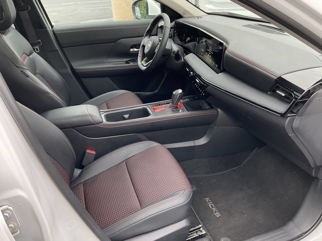Used 2025 Nissan Kicks SR AWD/4WD image 19