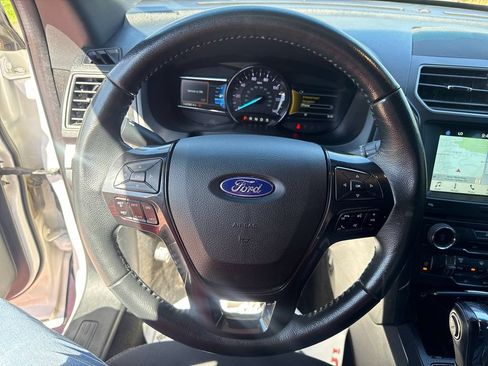 Certified 2018 Ford Explorer XLT w/ Equipment Group 201A AWD/4WD image 15