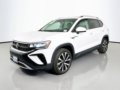 Used 2023 Volkswagen Taos SE image 3