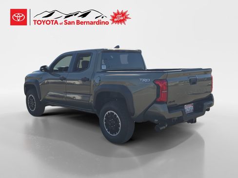 Certified 2025 Toyota Tacoma TRD Off-Road AWD/4WD image 3