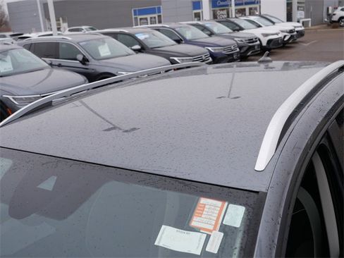 Certified 2025 Volkswagen Taos SE image 11