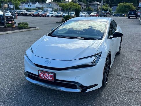 Certified 2026 Toyota Prius Plug-In Hybrid FWD image 4