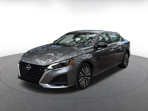 Used 2025 Nissan Altima 2.5 SV FWD image 4