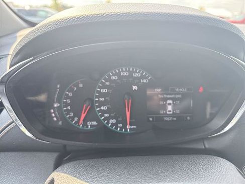 Used 2018 Chevrolet Trax LT w/ LT Convenience Package FWD image 38