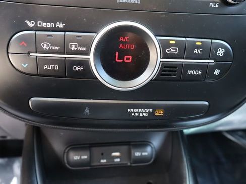 Used 2017 Kia Soul + FWD image 35