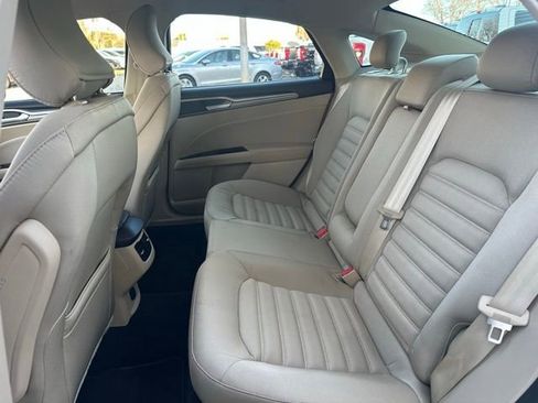 Used 2015 Ford Fusion SE image 13