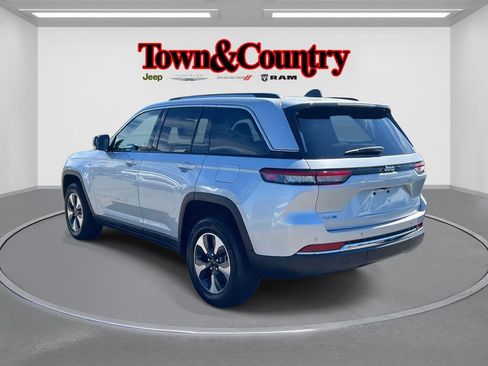 Used 2023 Jeep Grand Cherokee 4WD 4xe image 6