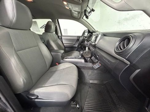 Used 2016 Toyota Tacoma SR5 w/ SR5 Appearance Package (SN) image 8