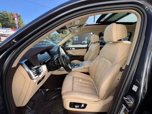 Used 2019 BMW X7 xDrive50i w/ Premium Package AWD/4WD image 9
