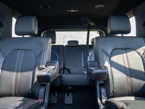 Used 2024 Ford Expedition Platinum image 23